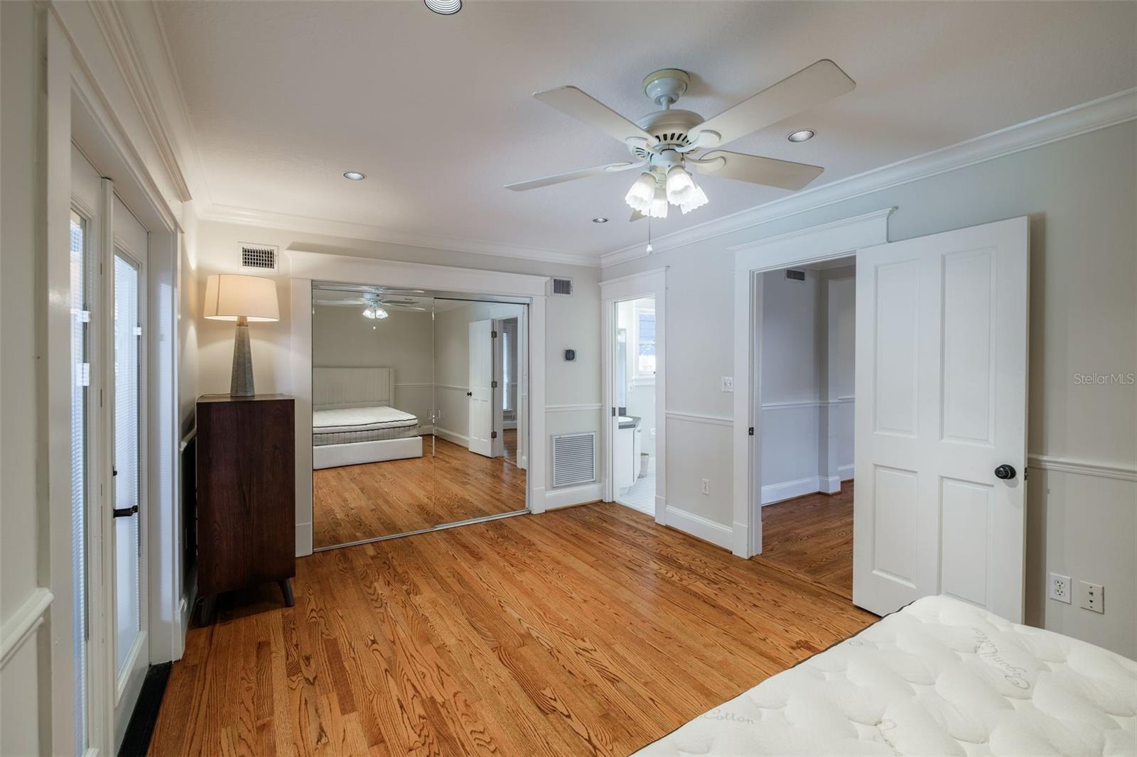 Image 24 of 39 For 122 Hyer Avenue