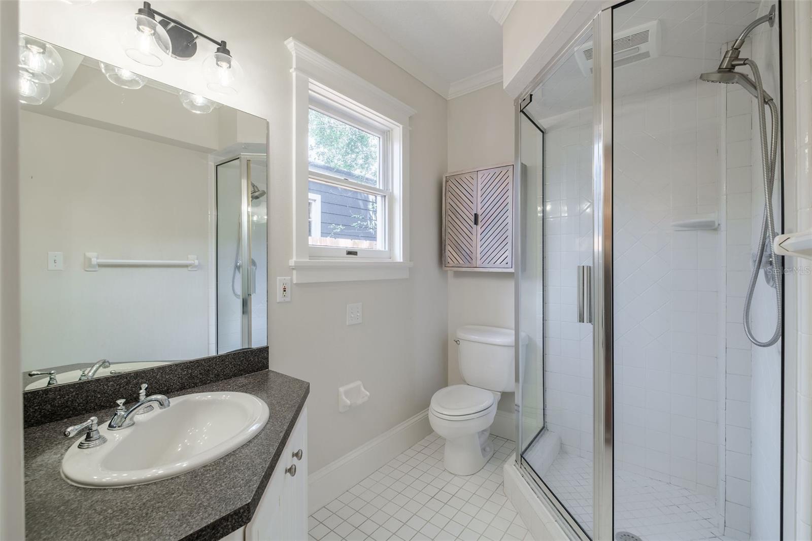 Image 25 of 39 For 122 Hyer Avenue