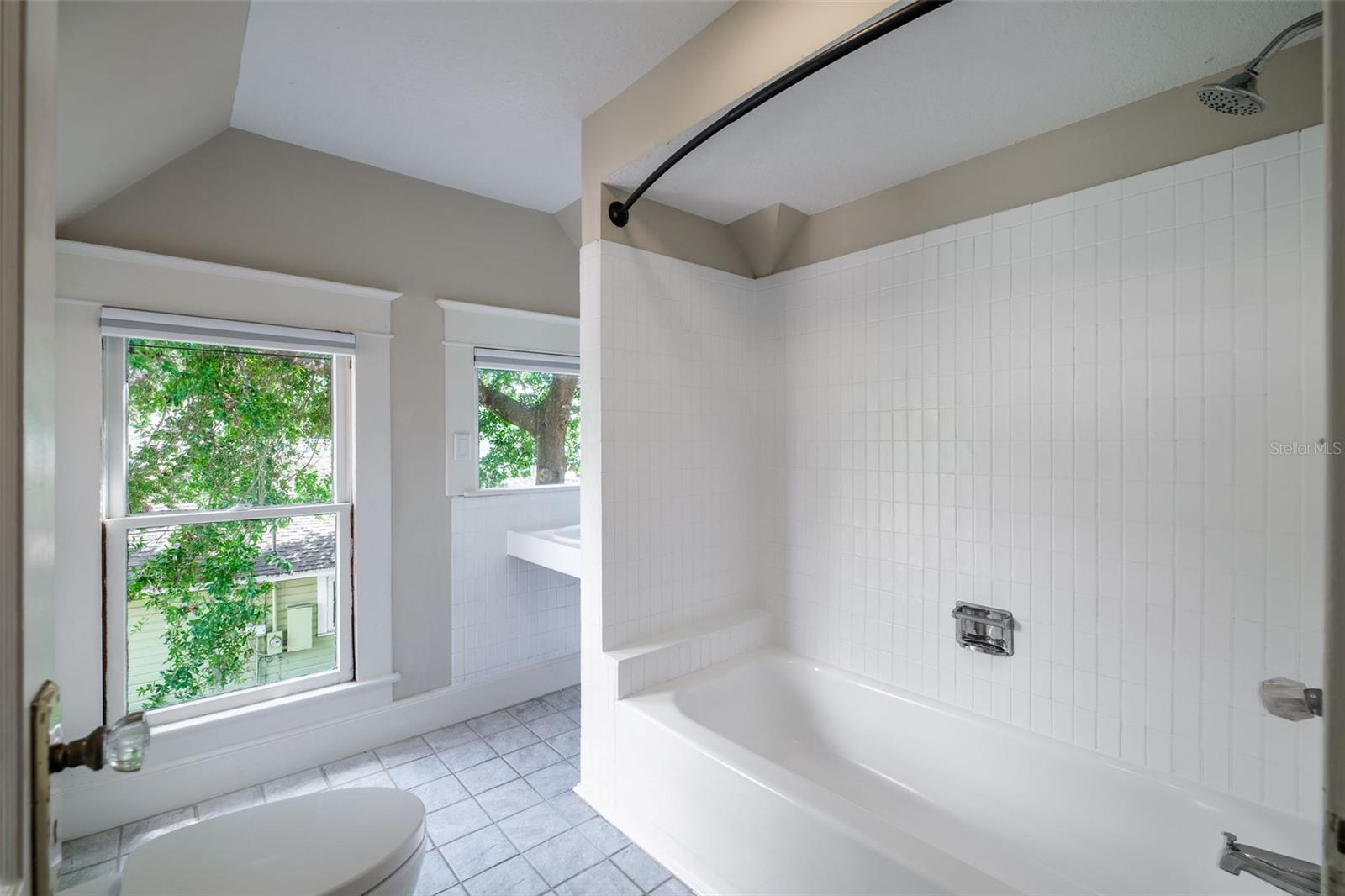 Image 29 of 39 For 122 Hyer Avenue