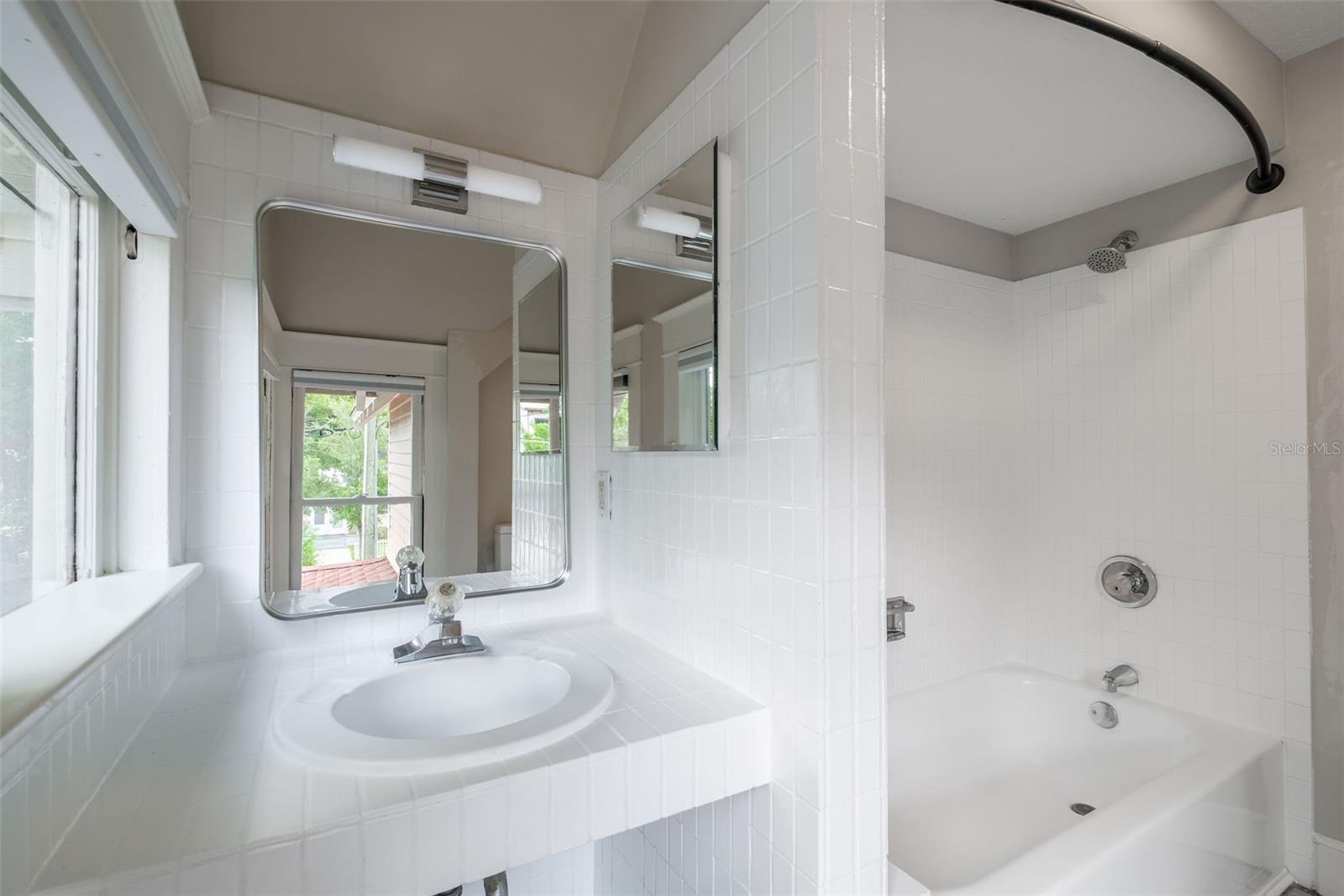 Image 30 of 39 For 122 Hyer Avenue