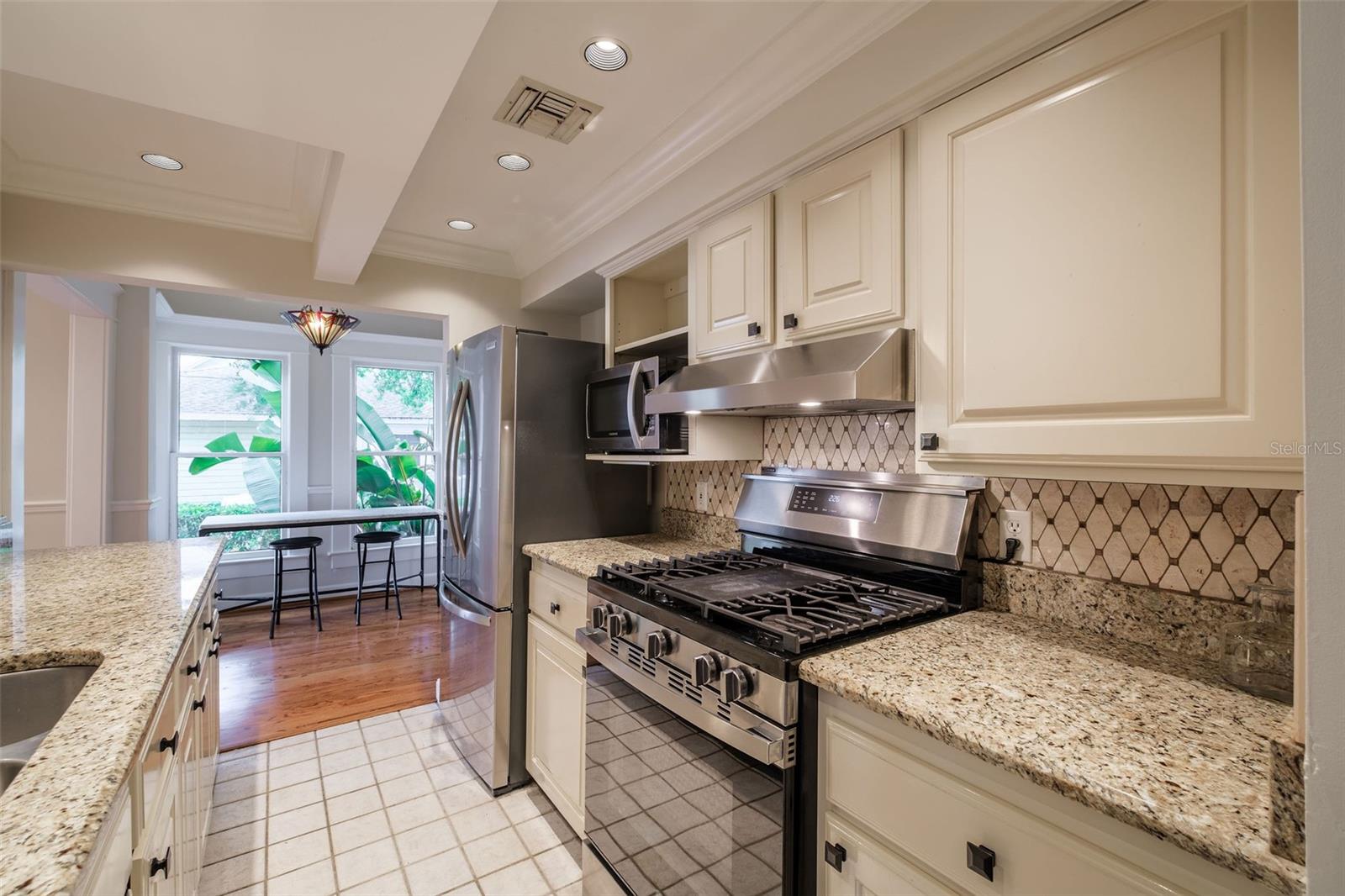 Image 8 of 39 For 122 Hyer Avenue