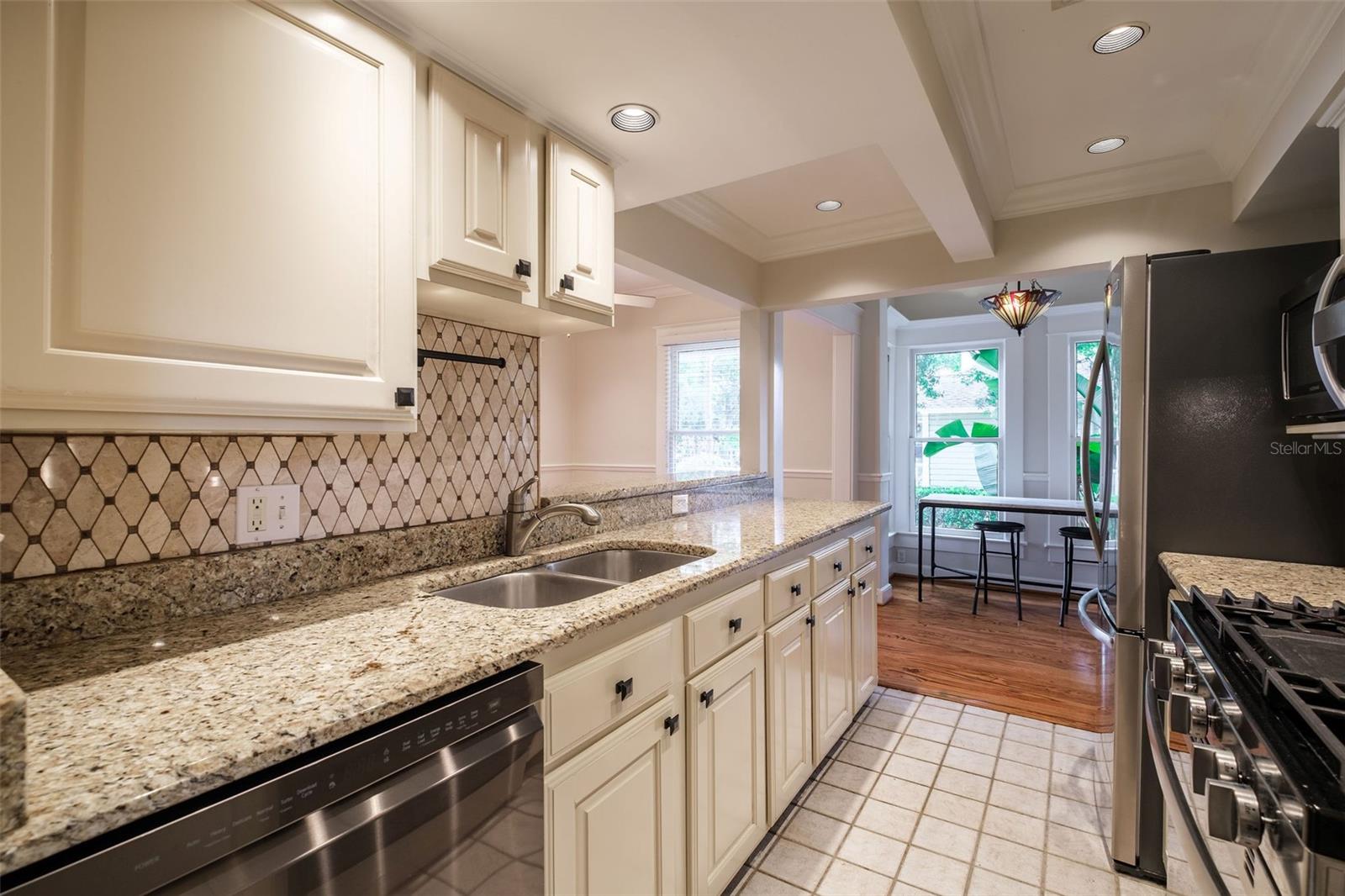 Image 9 of 39 For 122 Hyer Avenue