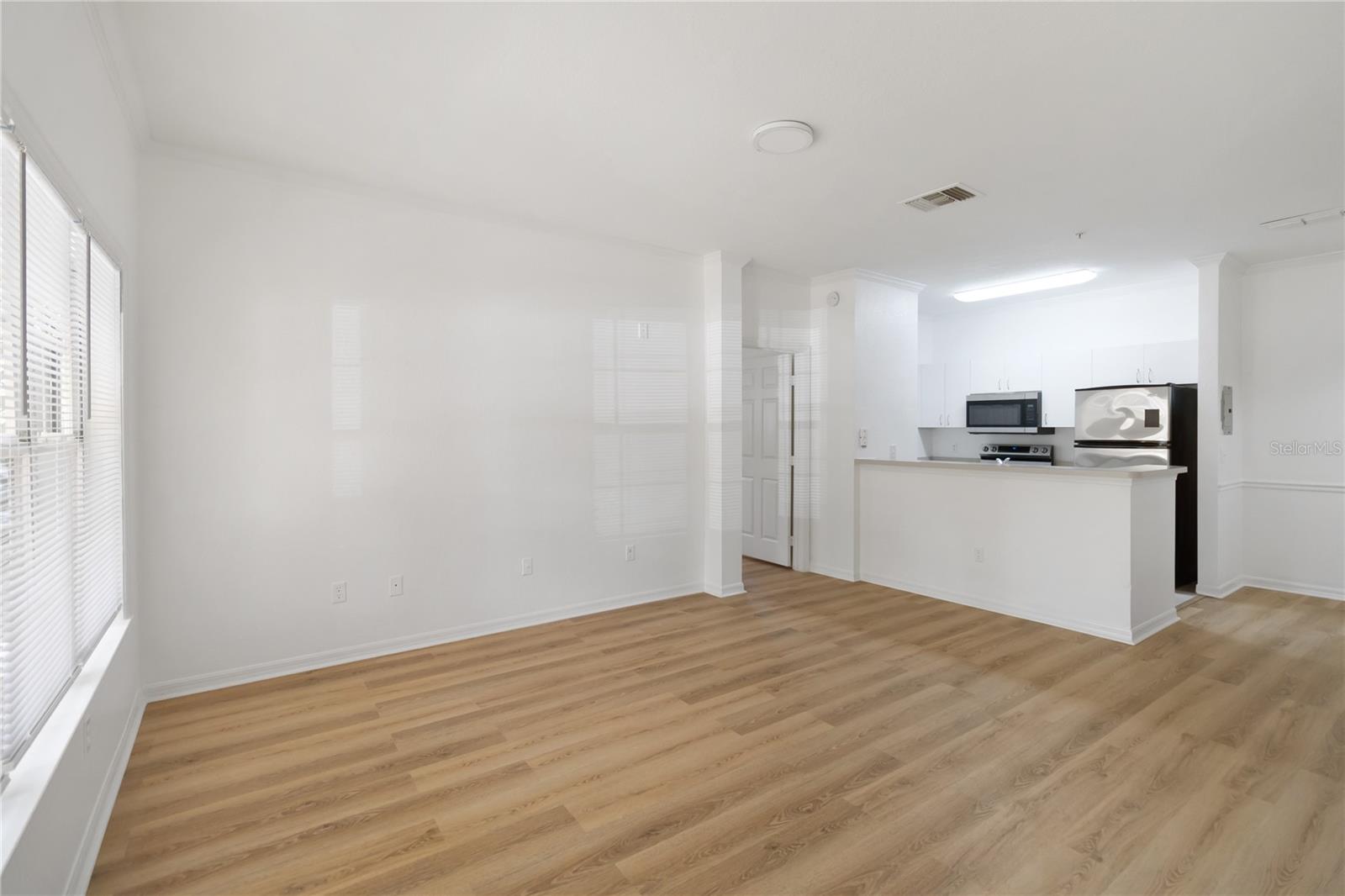 Image 10 of 29 For 3599 Conroy Road 915