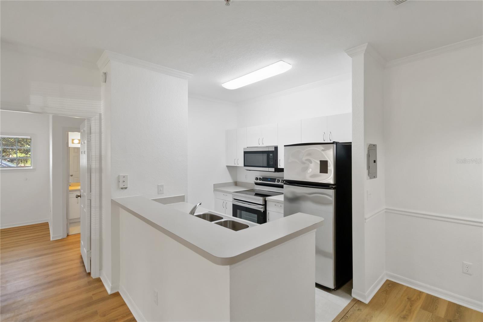 Image 11 of 29 For 3599 Conroy Road 915