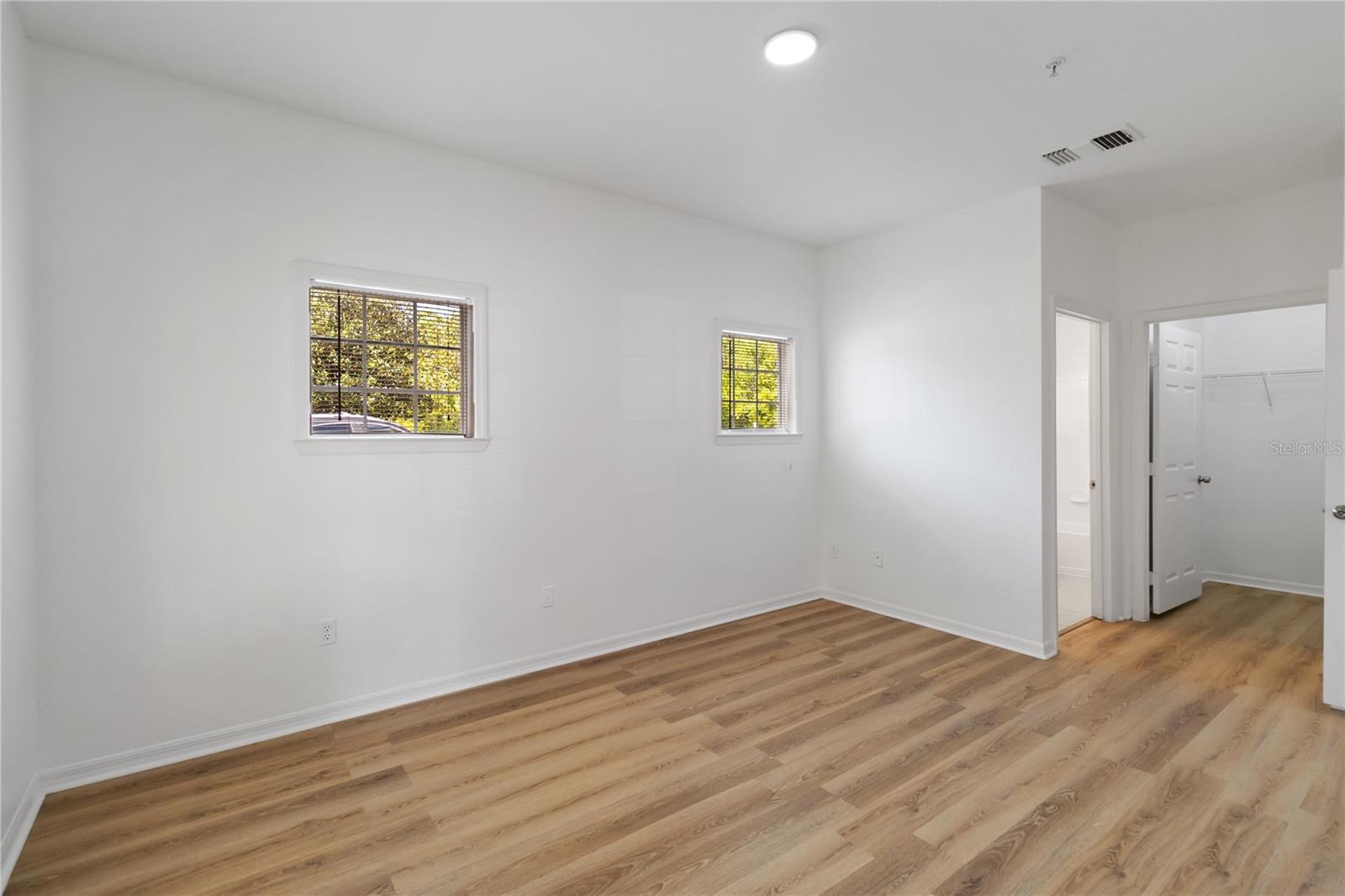 Image 16 of 29 For 3599 Conroy Road 915