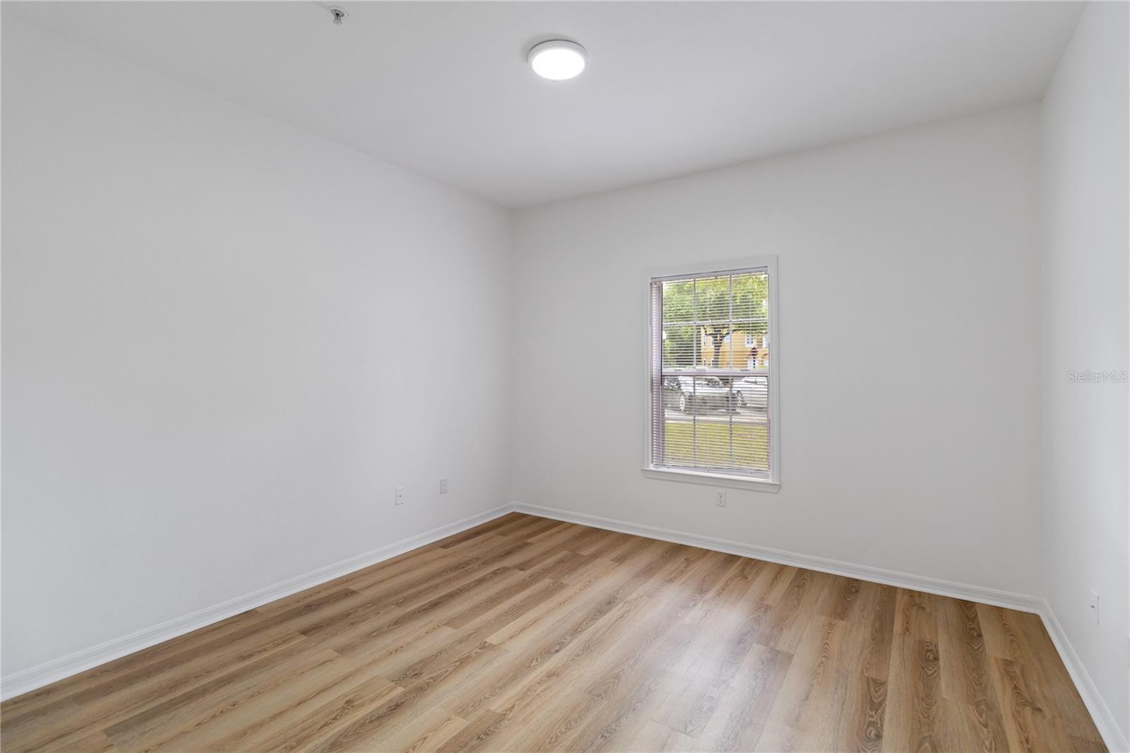 Image 20 of 29 For 3599 Conroy Road 915