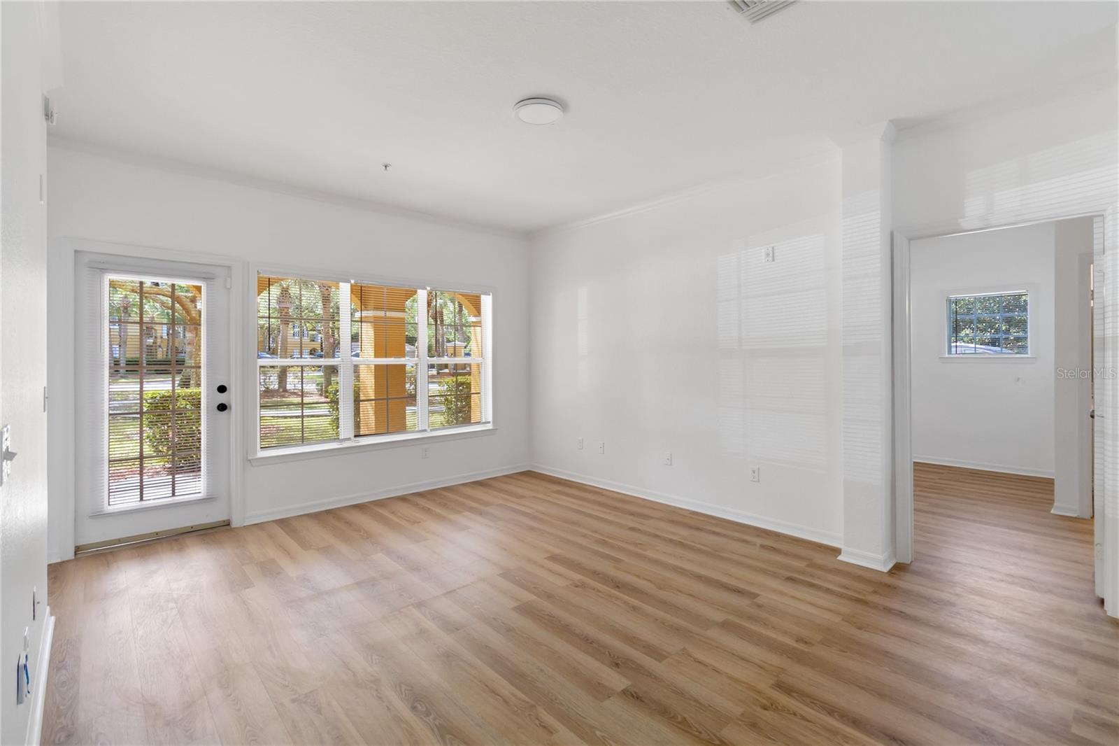 Image 5 of 29 For 3599 Conroy Road 915