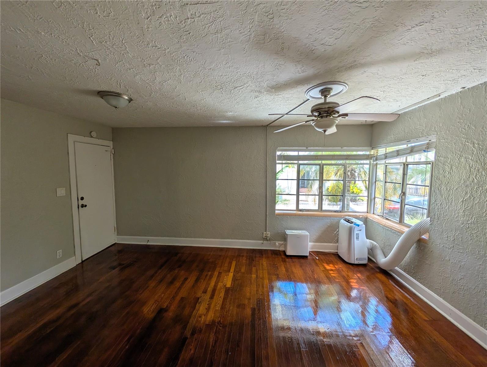 Image 3 of 11 For 520 11th Avenue N 1