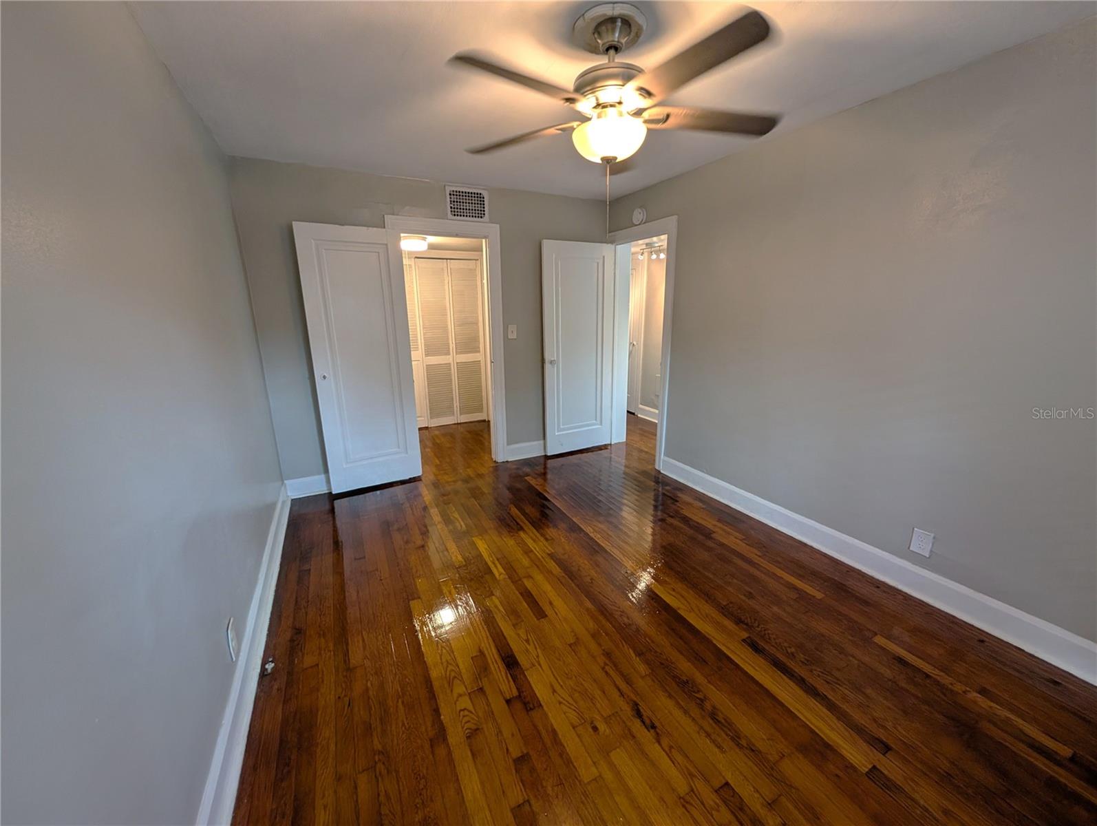 Image 5 of 11 For 520 11th Avenue N 1