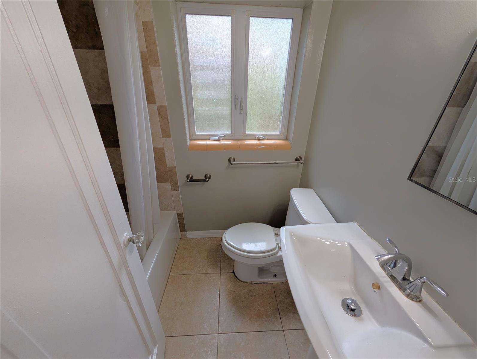 Image 8 of 11 For 520 11th Avenue N 1