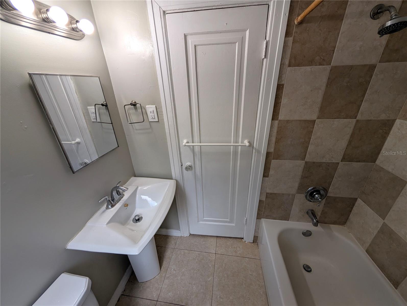 Image 9 of 11 For 520 11th Avenue N 1