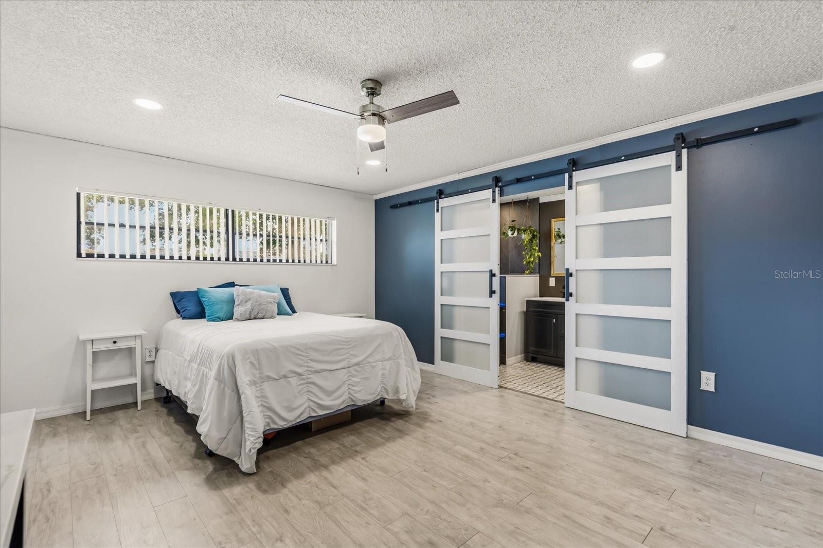 Image 16 of 38 For 817 Harbour Court