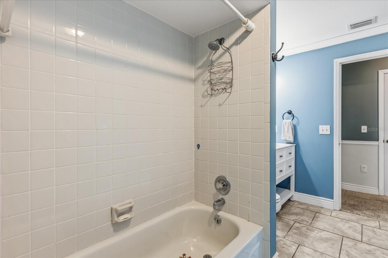 Image 25 of 38 For 817 Harbour Court