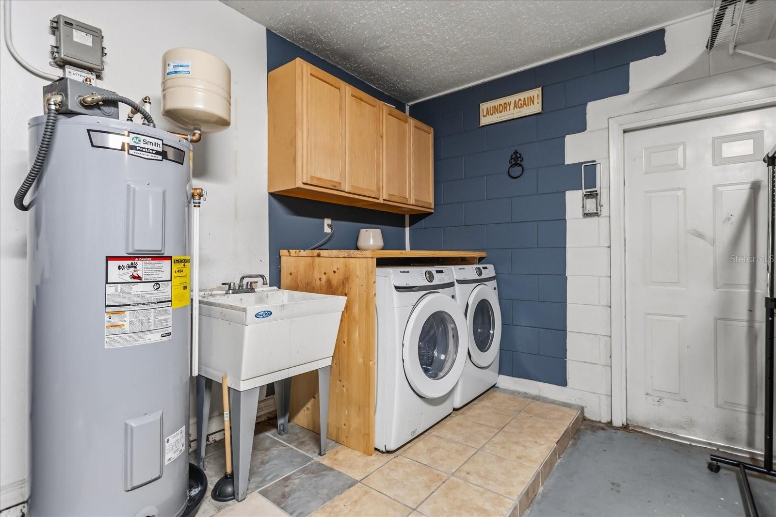 Image 27 of 38 For 817 Harbour Court