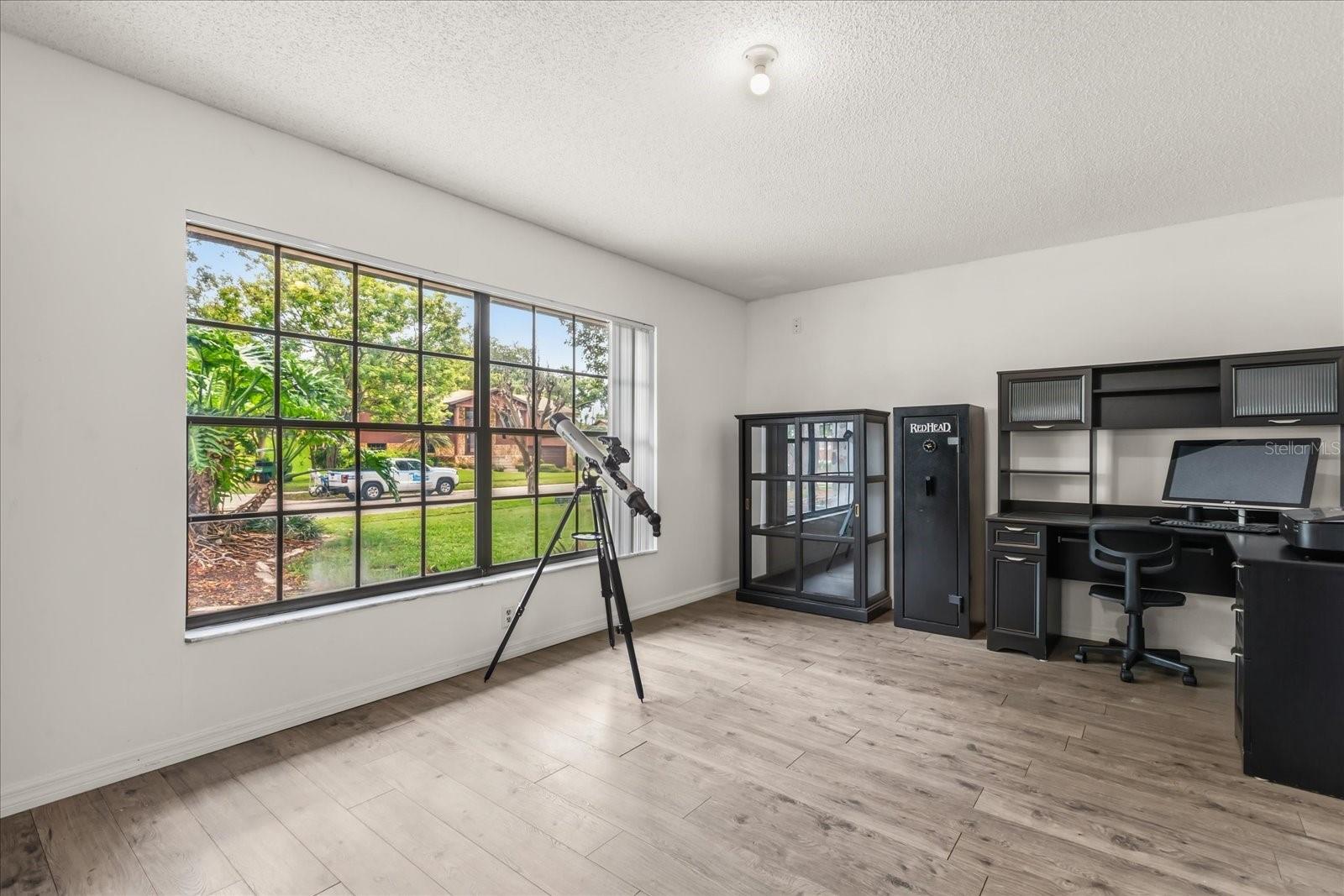 Image 4 of 38 For 817 Harbour Court