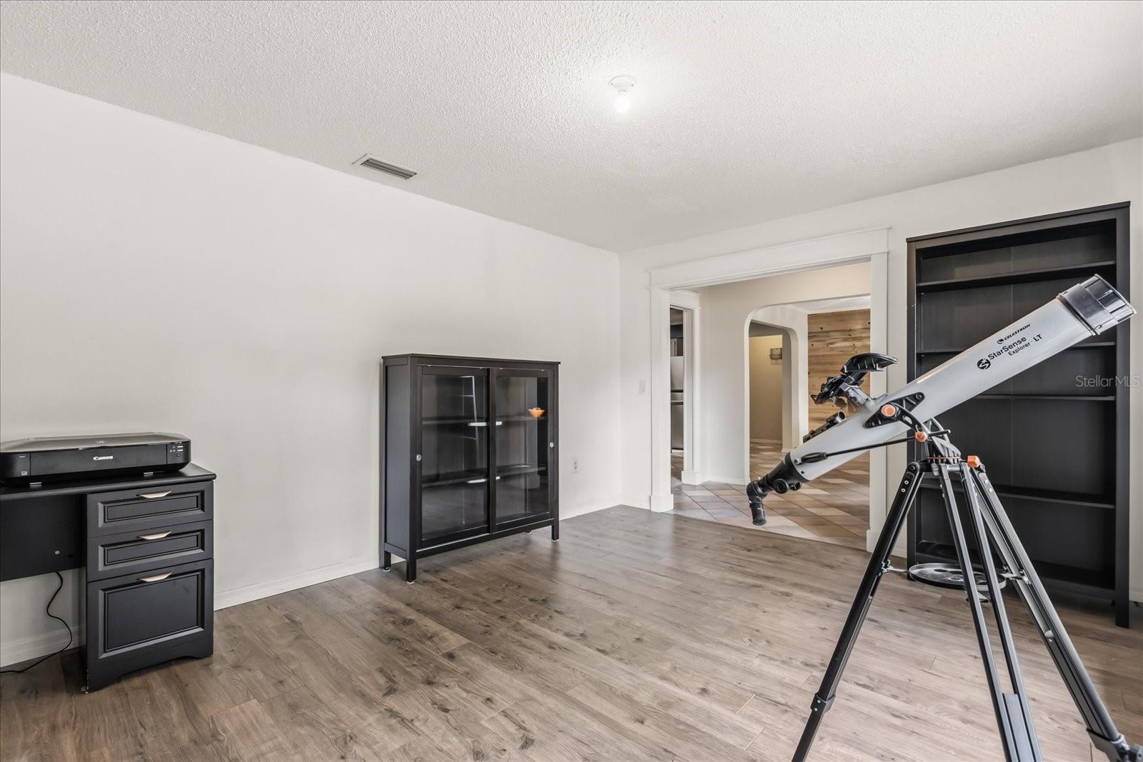 Image 5 of 38 For 817 Harbour Court