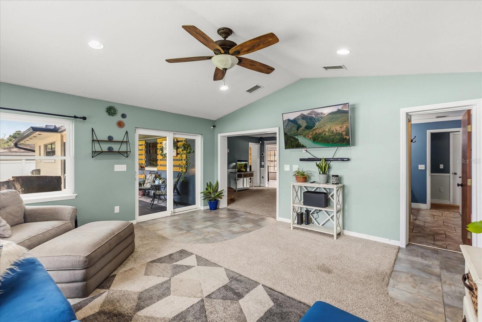 Image 7 of 38 For 817 Harbour Court