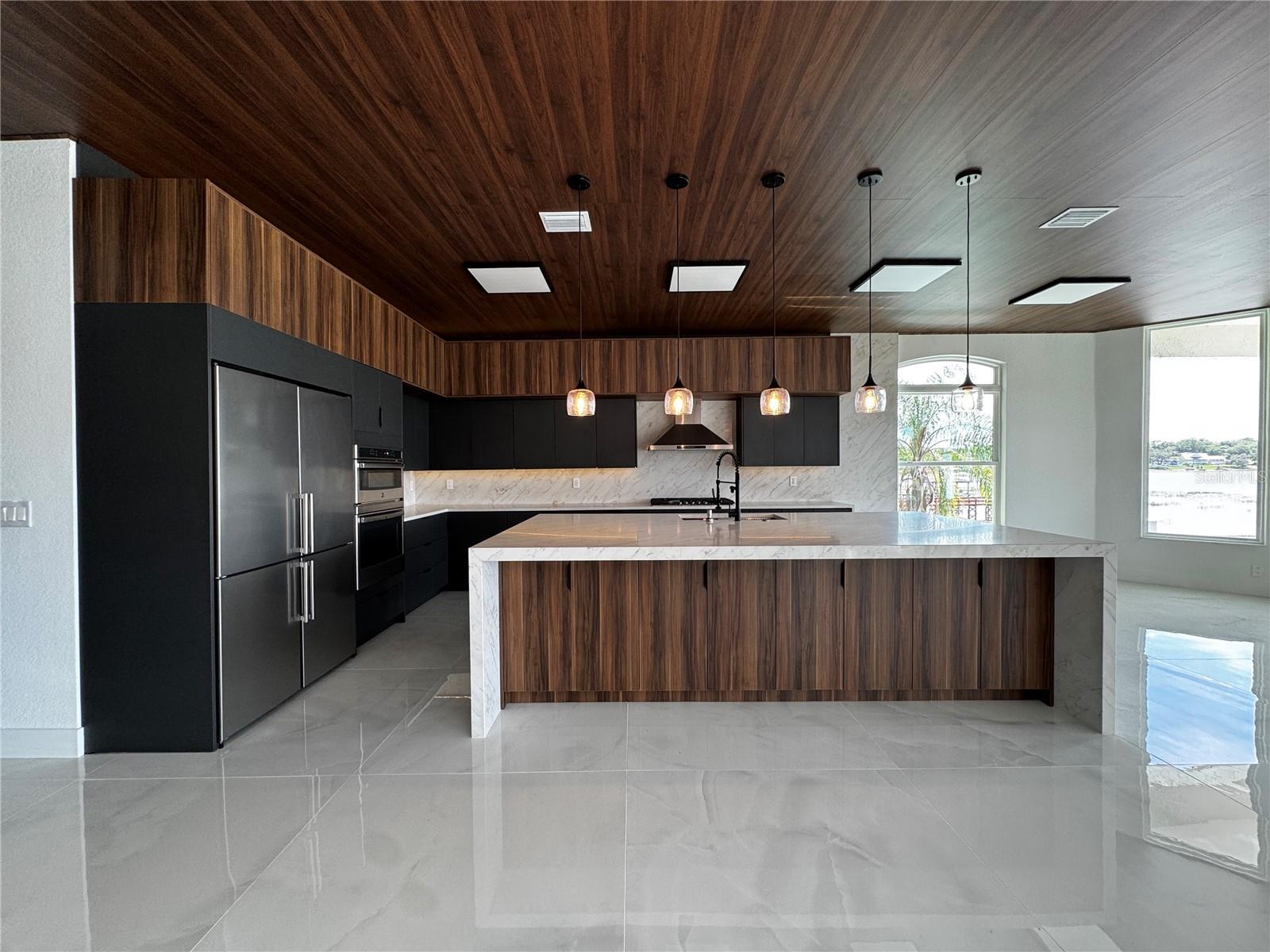 Image 10 of 41 For 10843 Lakeshore Drive