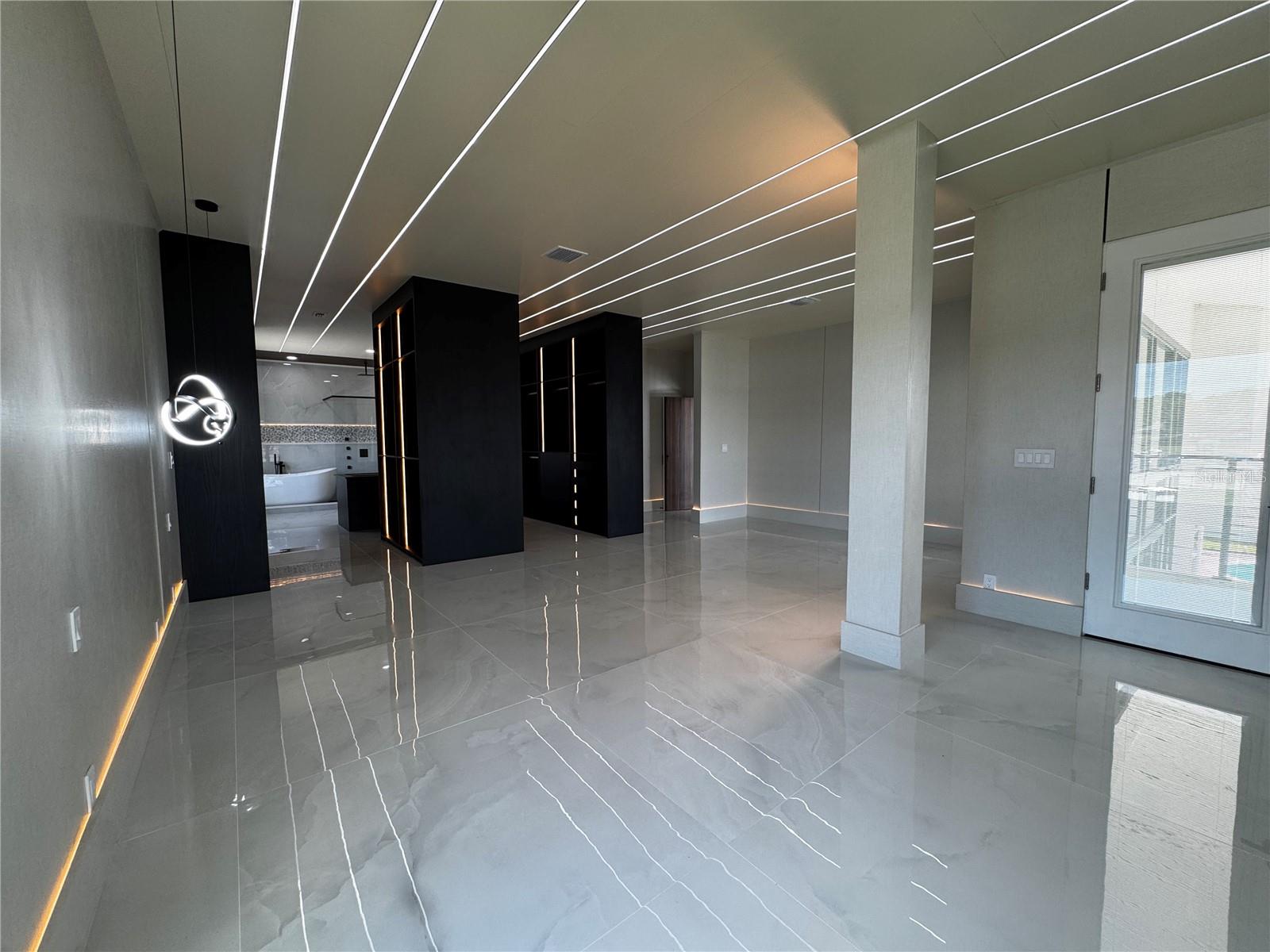 Image 17 of 41 For 10843 Lakeshore Drive