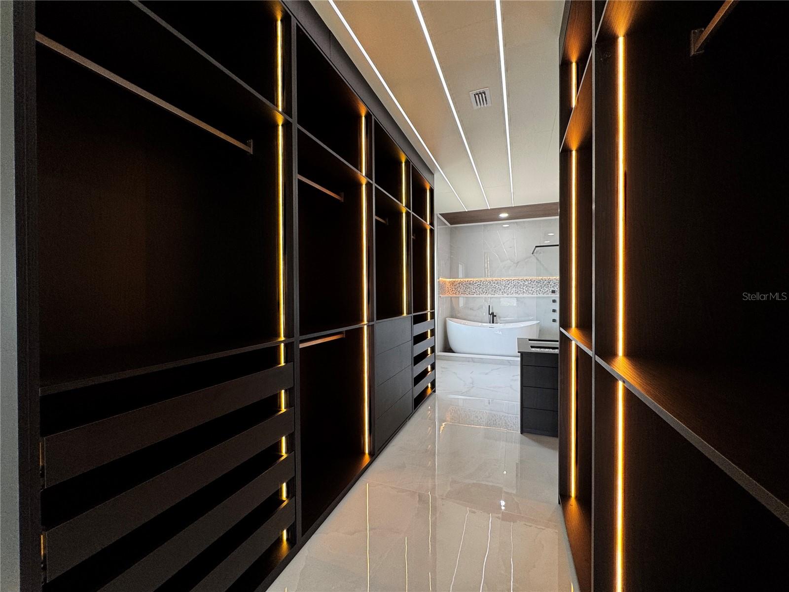 Image 18 of 41 For 10843 Lakeshore Drive