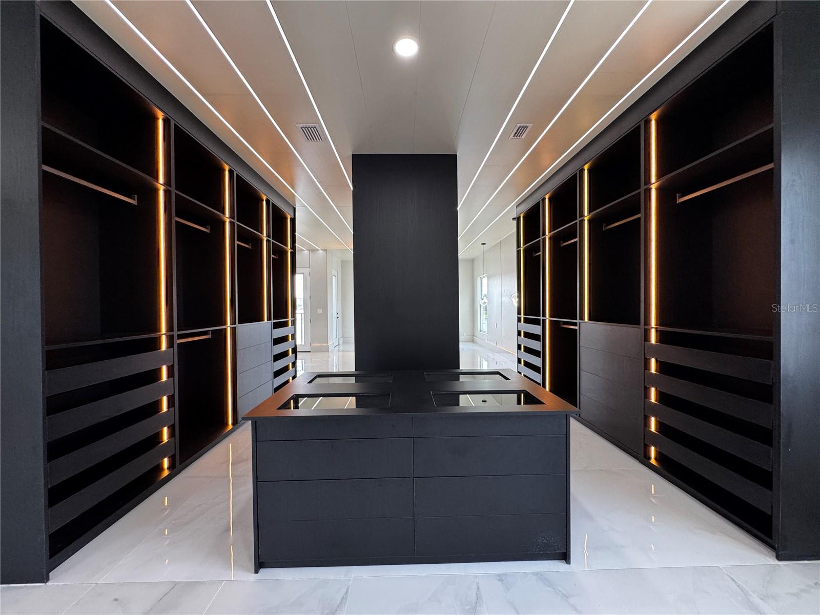 Image 19 of 41 For 10843 Lakeshore Drive