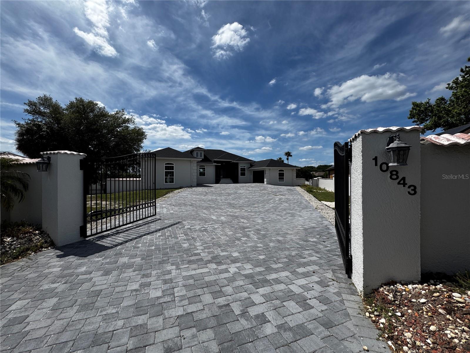 Image 2 of 41 For 10843 Lakeshore Drive