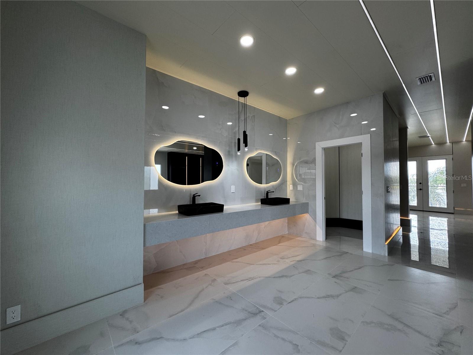 Image 20 of 41 For 10843 Lakeshore Drive