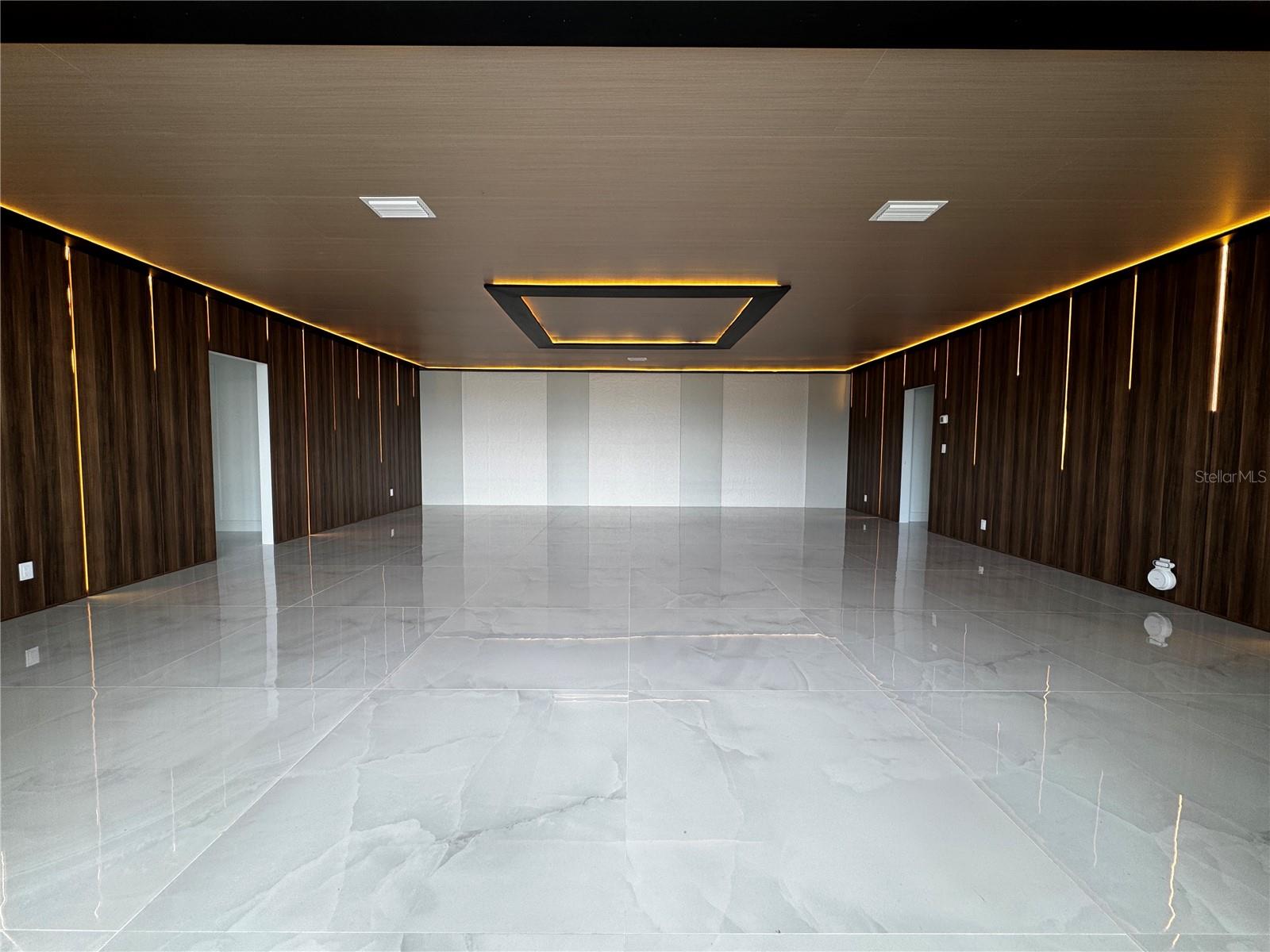 Image 24 of 41 For 10843 Lakeshore Drive