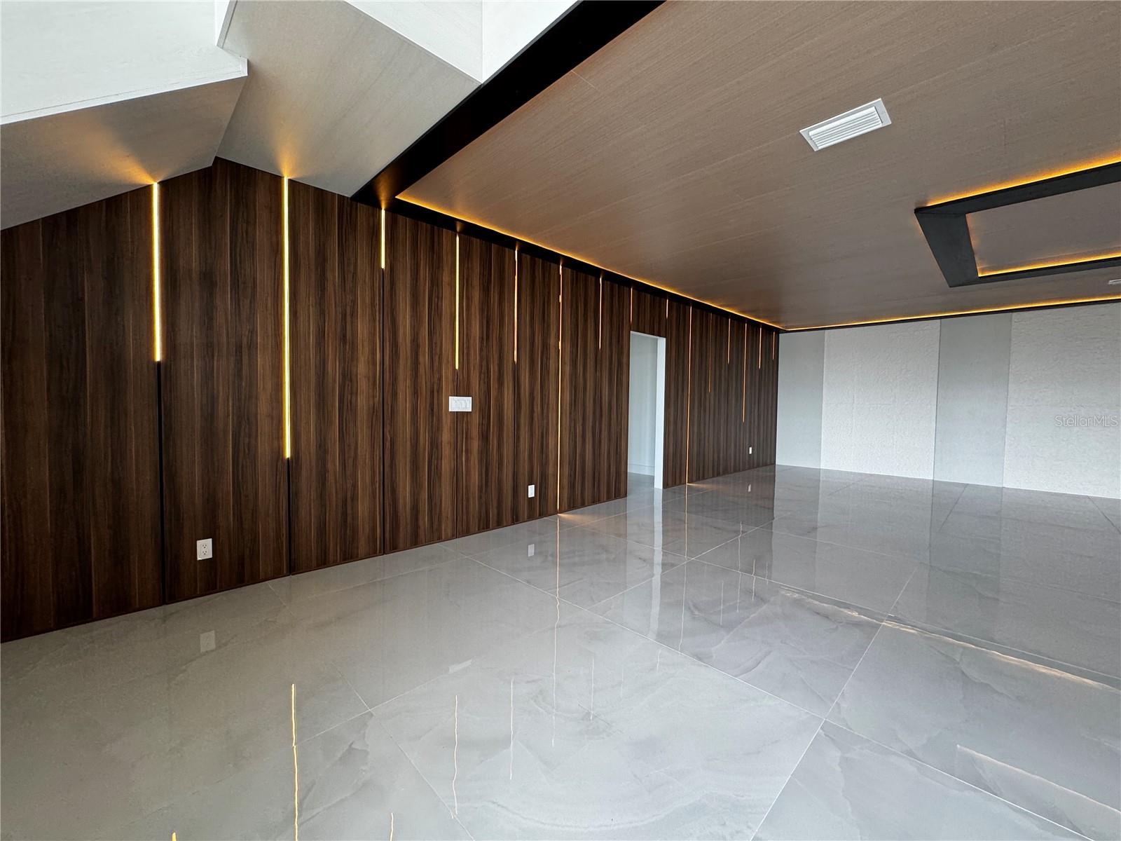 Image 26 of 41 For 10843 Lakeshore Drive