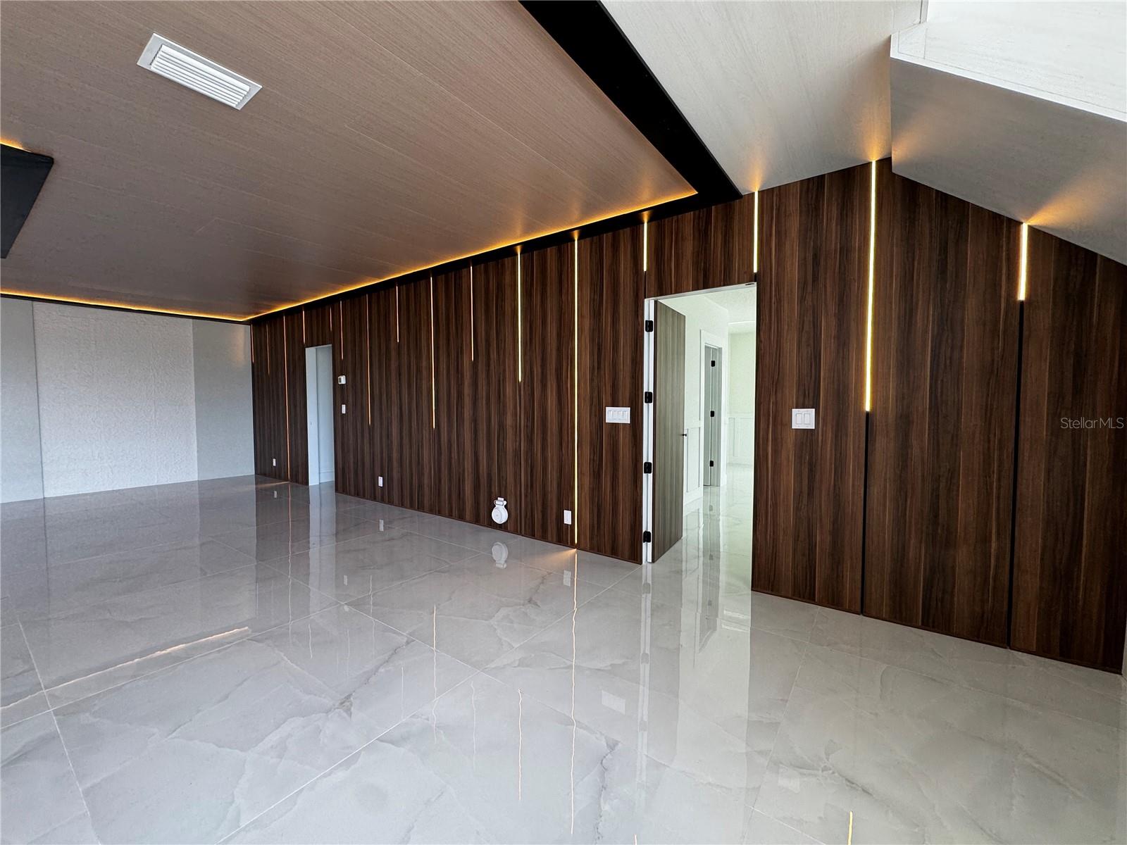 Image 27 of 41 For 10843 Lakeshore Drive