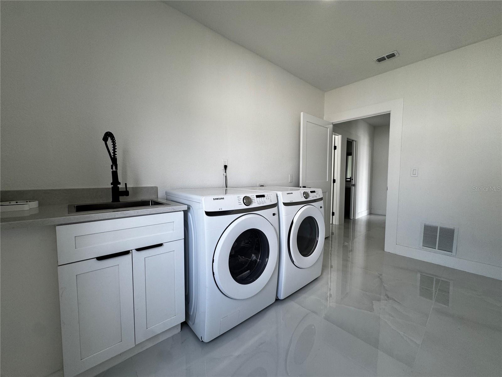 Image 33 of 41 For 10843 Lakeshore Drive