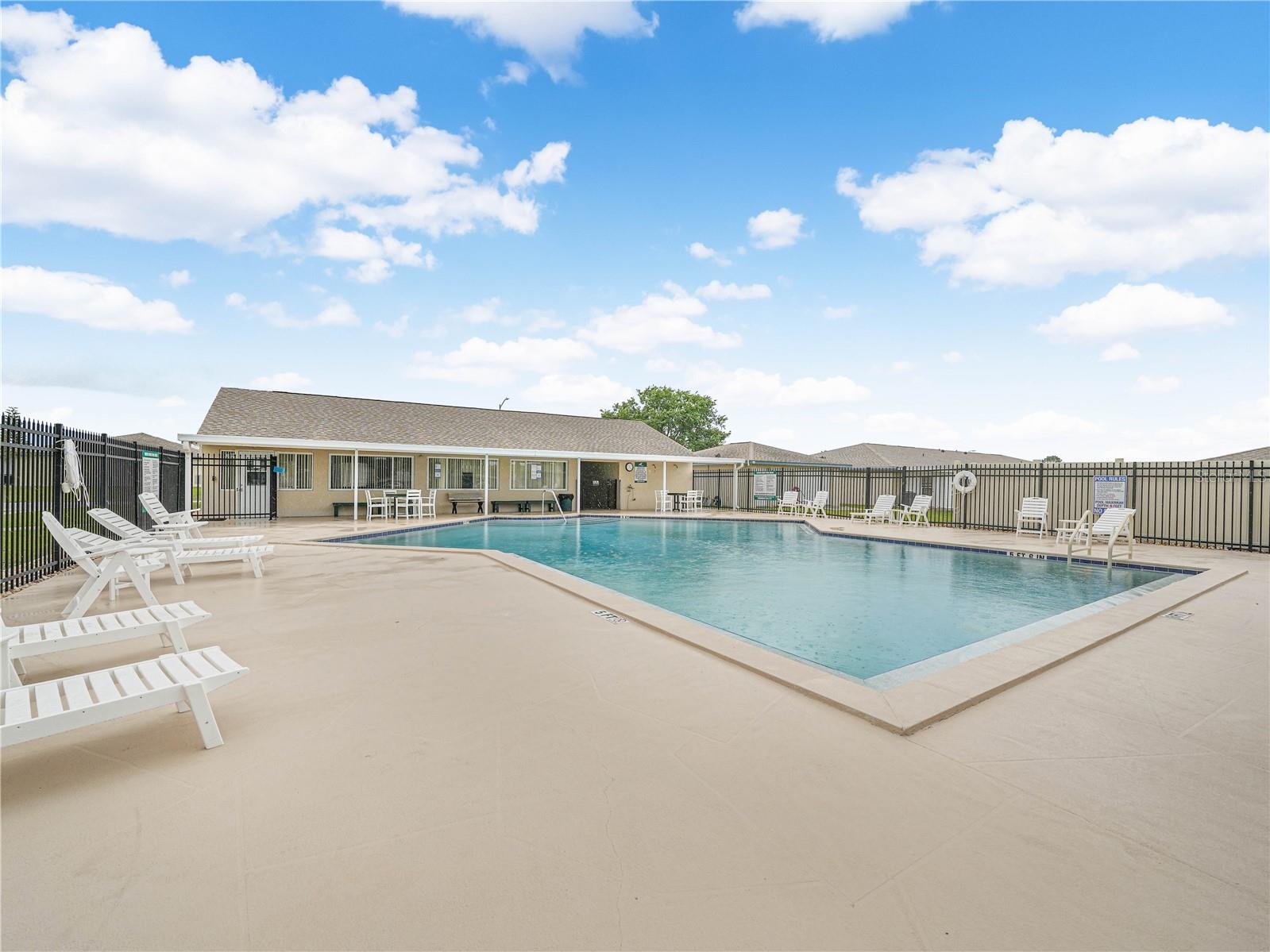 Image 3 of 40 For 525 Winter Terr Road 525