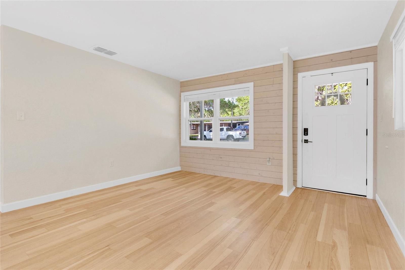 Image 10 of 33 For 2105 Palmetto Avenue