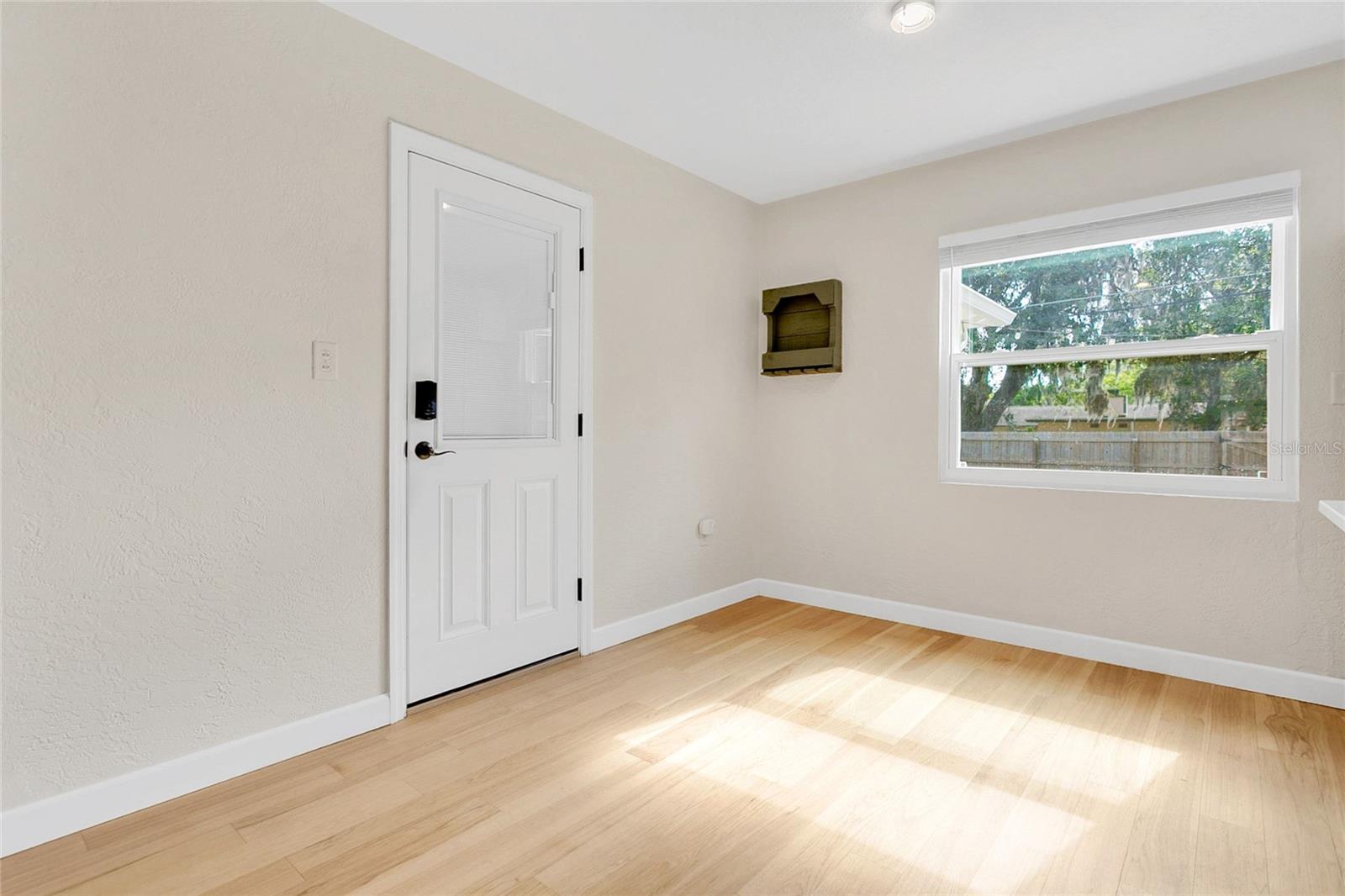 Image 11 of 33 For 2105 Palmetto Avenue