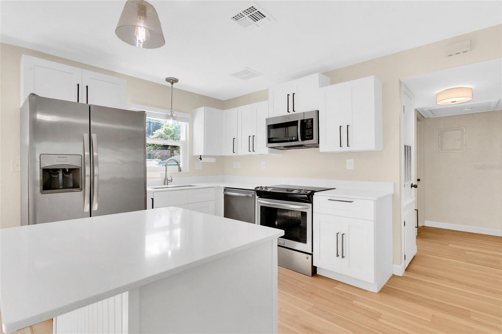 Image 4 of 33 For 2105 Palmetto Avenue