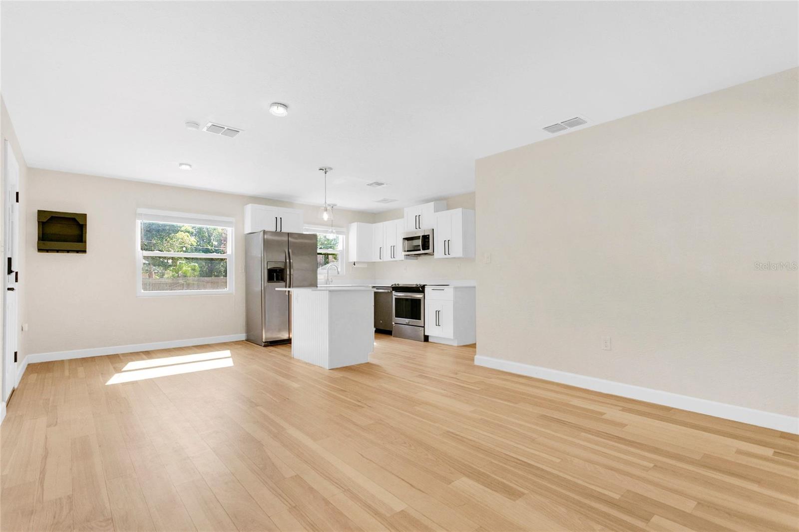 Image 7 of 33 For 2105 Palmetto Avenue