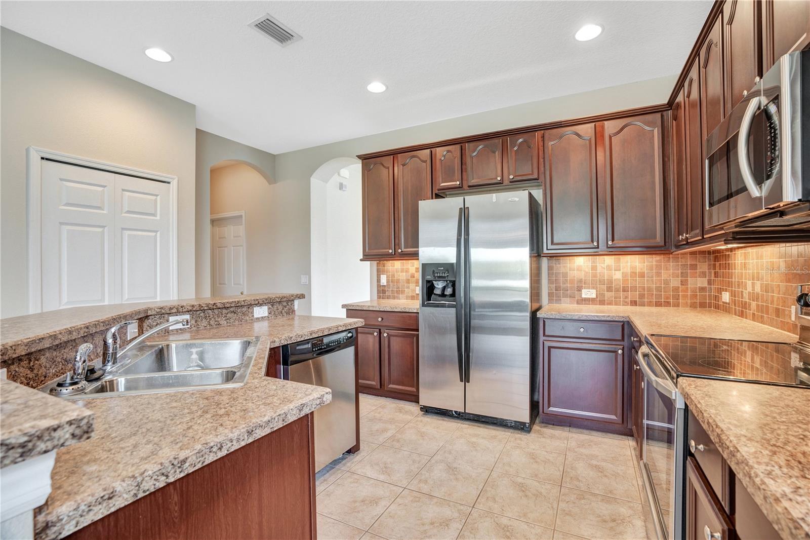 Image 12 of 31 For 456 Silverdale Avenue