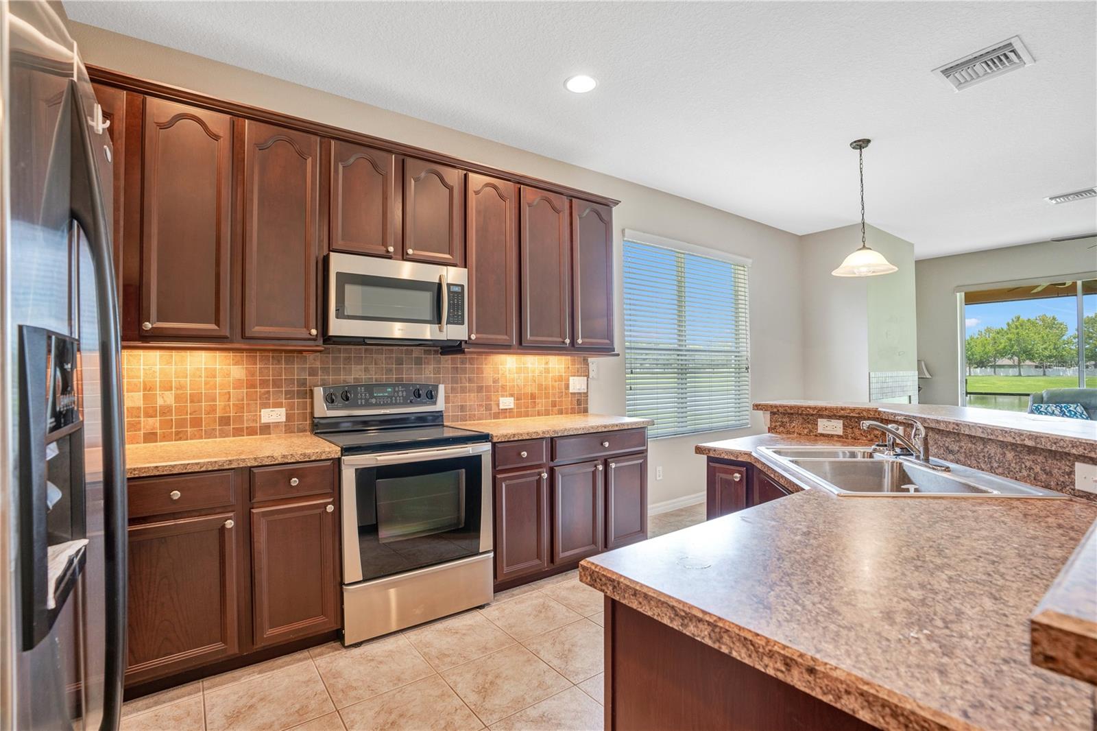 Image 13 of 31 For 456 Silverdale Avenue