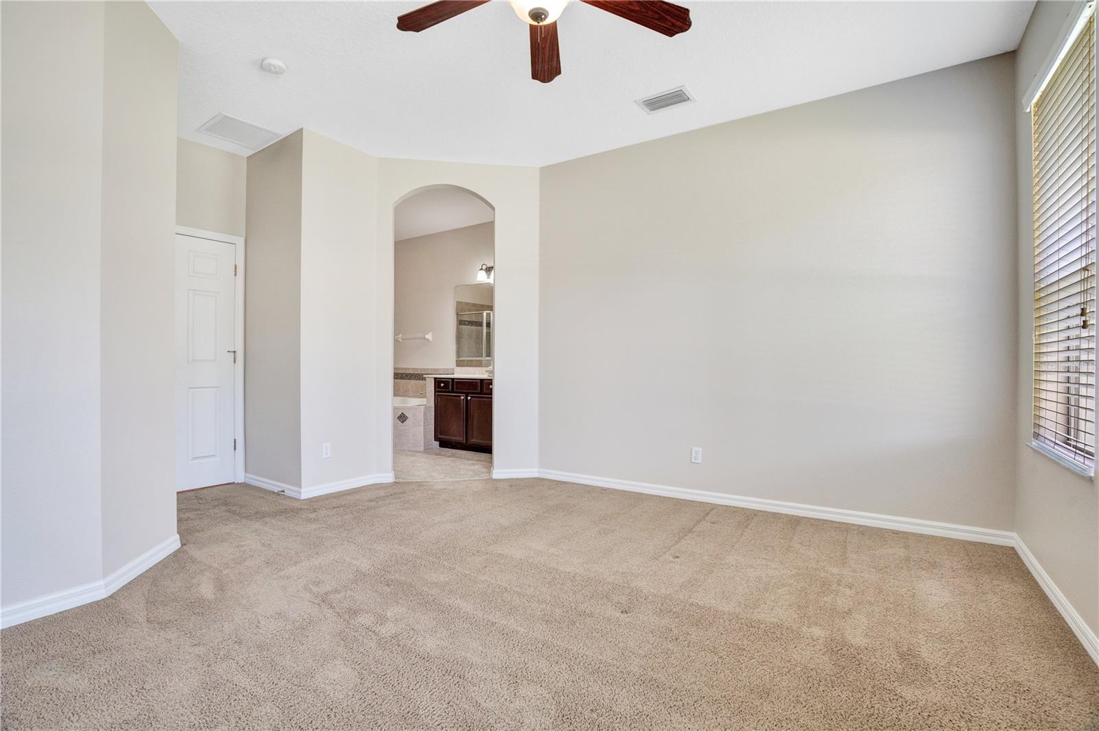 Image 14 of 31 For 456 Silverdale Avenue