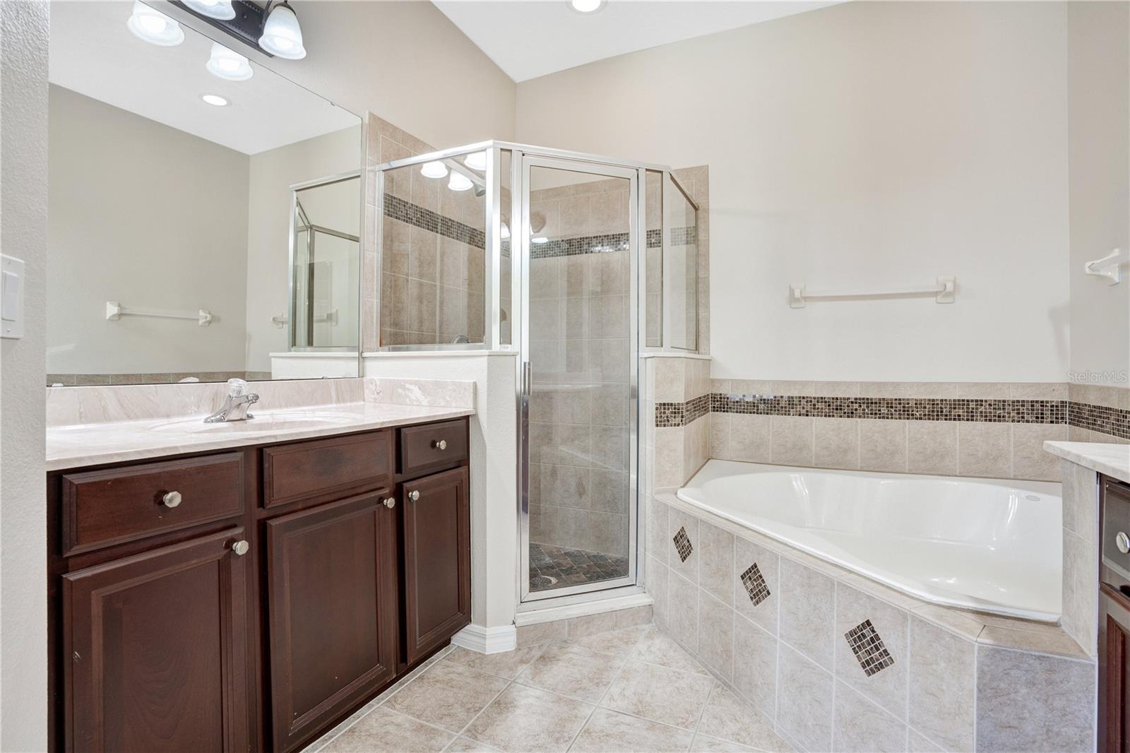 Image 16 of 31 For 456 Silverdale Avenue