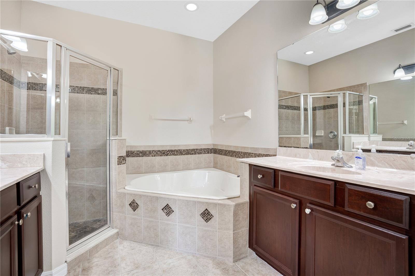 Image 17 of 31 For 456 Silverdale Avenue