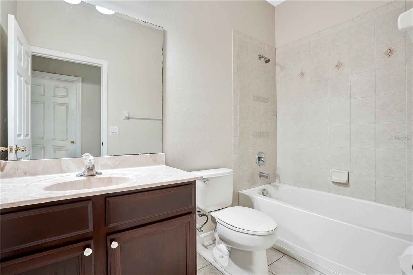 Image 22 of 31 For 456 Silverdale Avenue