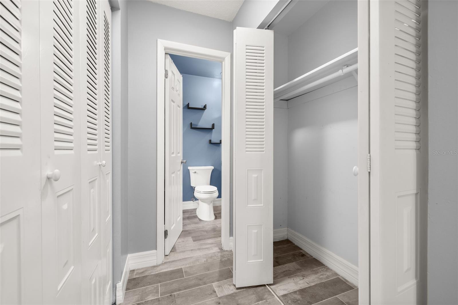 Image 20 of 28 For 10702 William Tell Drive