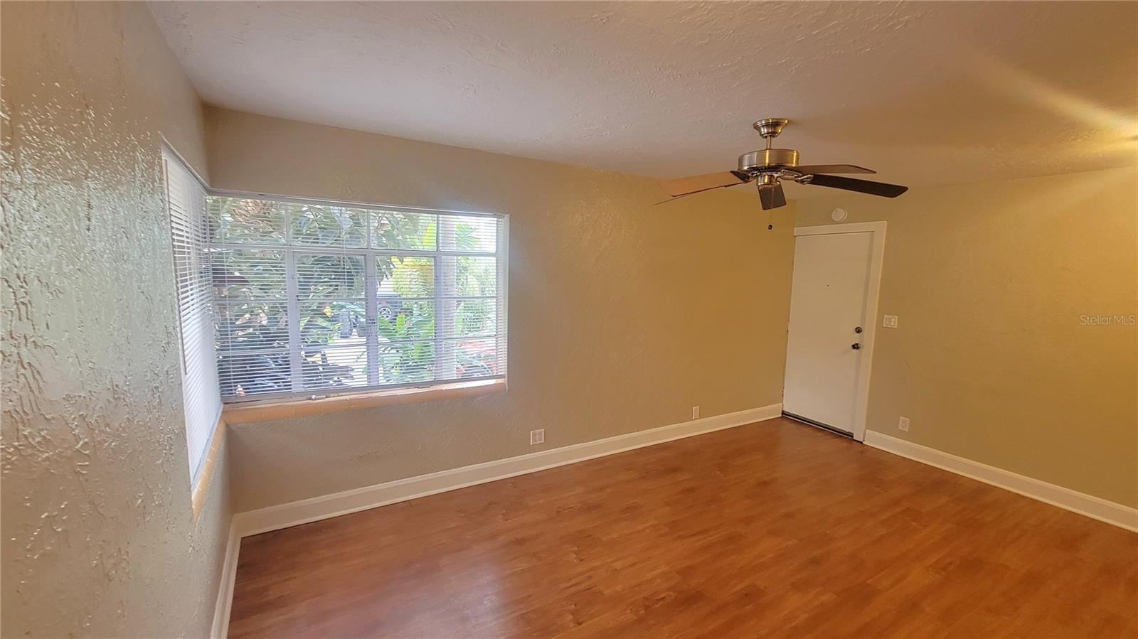 Image 3 of 12 For 520 11th Avenue N 2