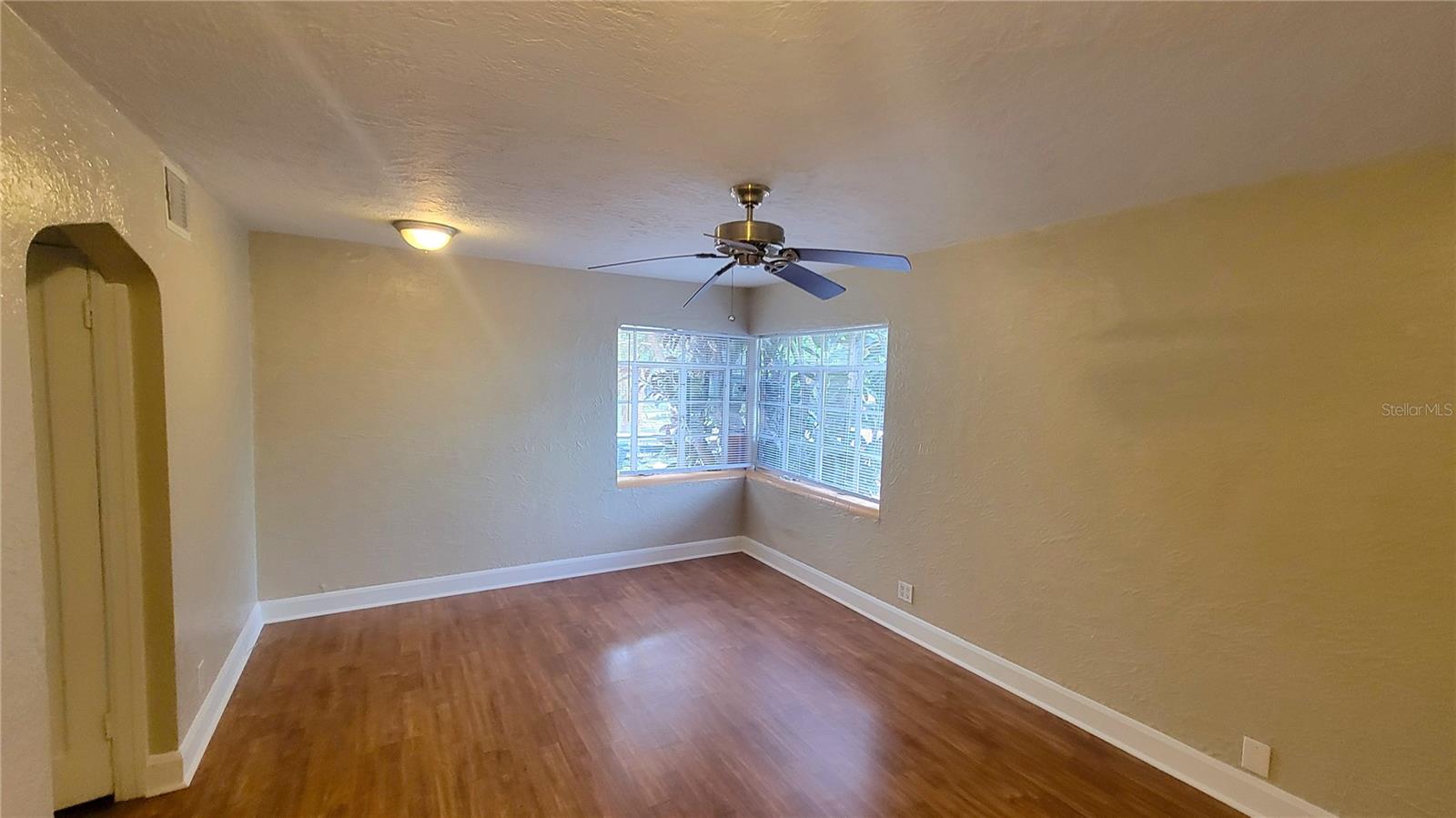 Image 4 of 12 For 520 11th Avenue N 2