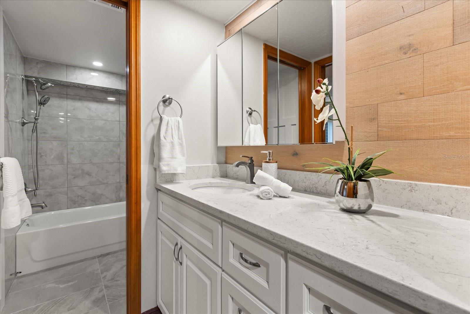 Image 23 of 50 For 546 Osceola Avenue 31