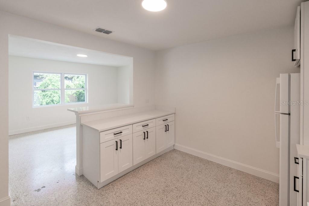 Image 11 of 31 For 1618 Indiana Avenue