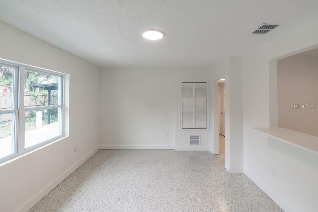 Image 4 of 31 For 1618 Indiana Avenue