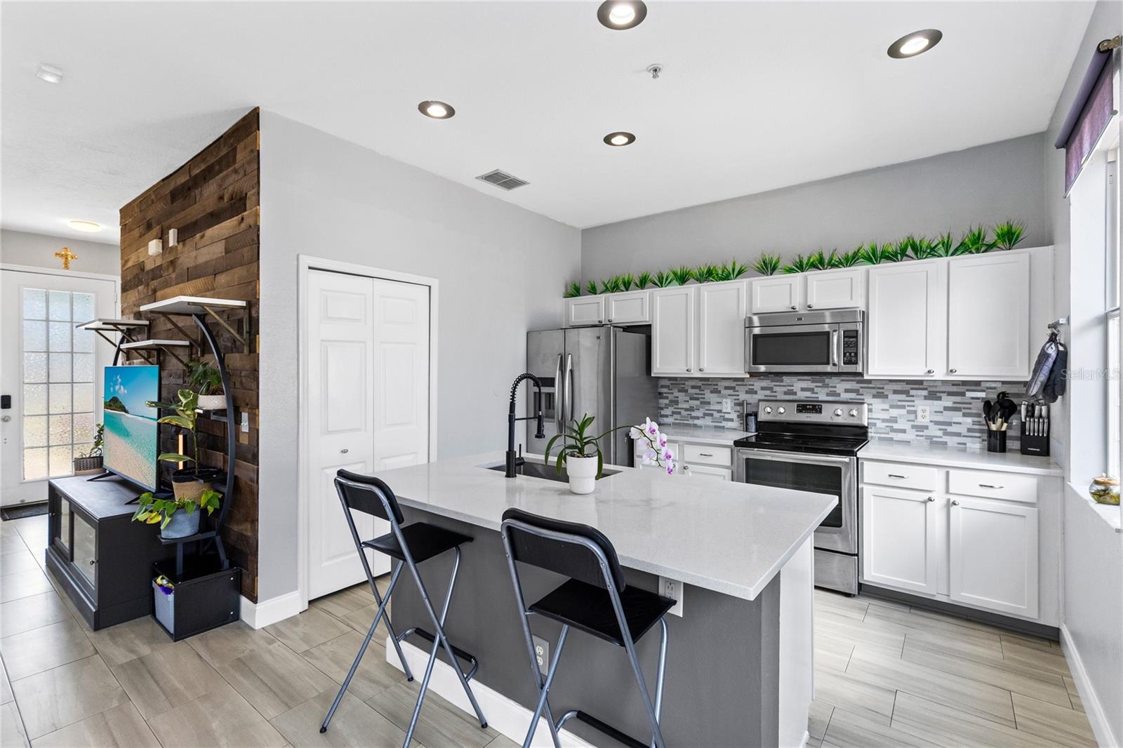 Image 6 of 29 For 6187 Chapledale Drive