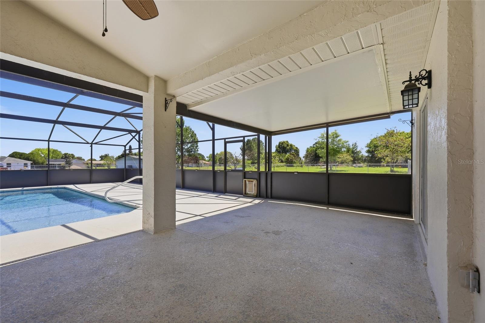 Image 18 of 59 For 417 Rider Circle